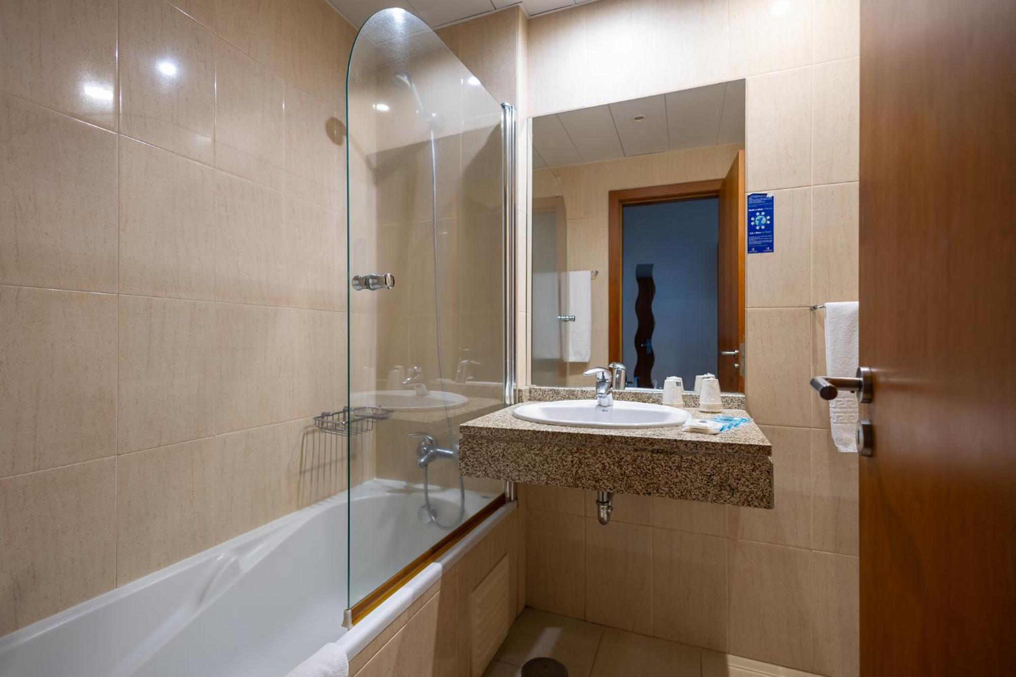 Hotel Apartamentos Geres Ribeiro Exteriör bild